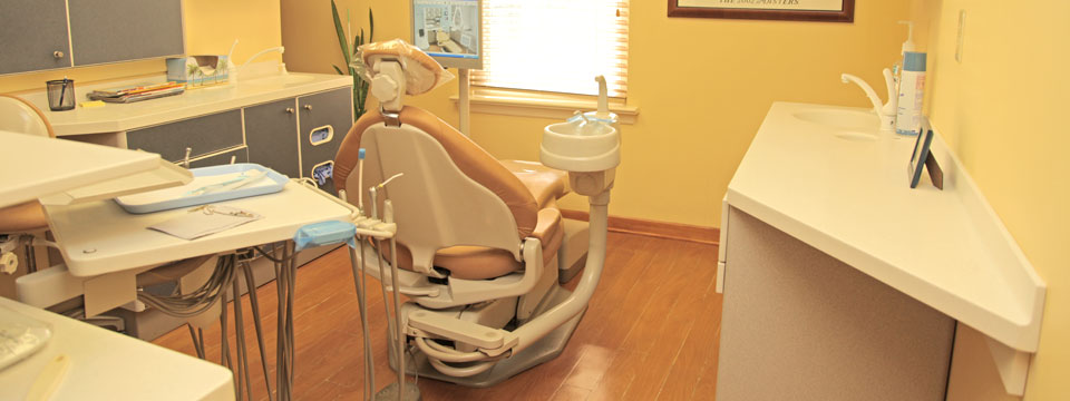 Photo of a dental chair in Dr. Tartaglione's office